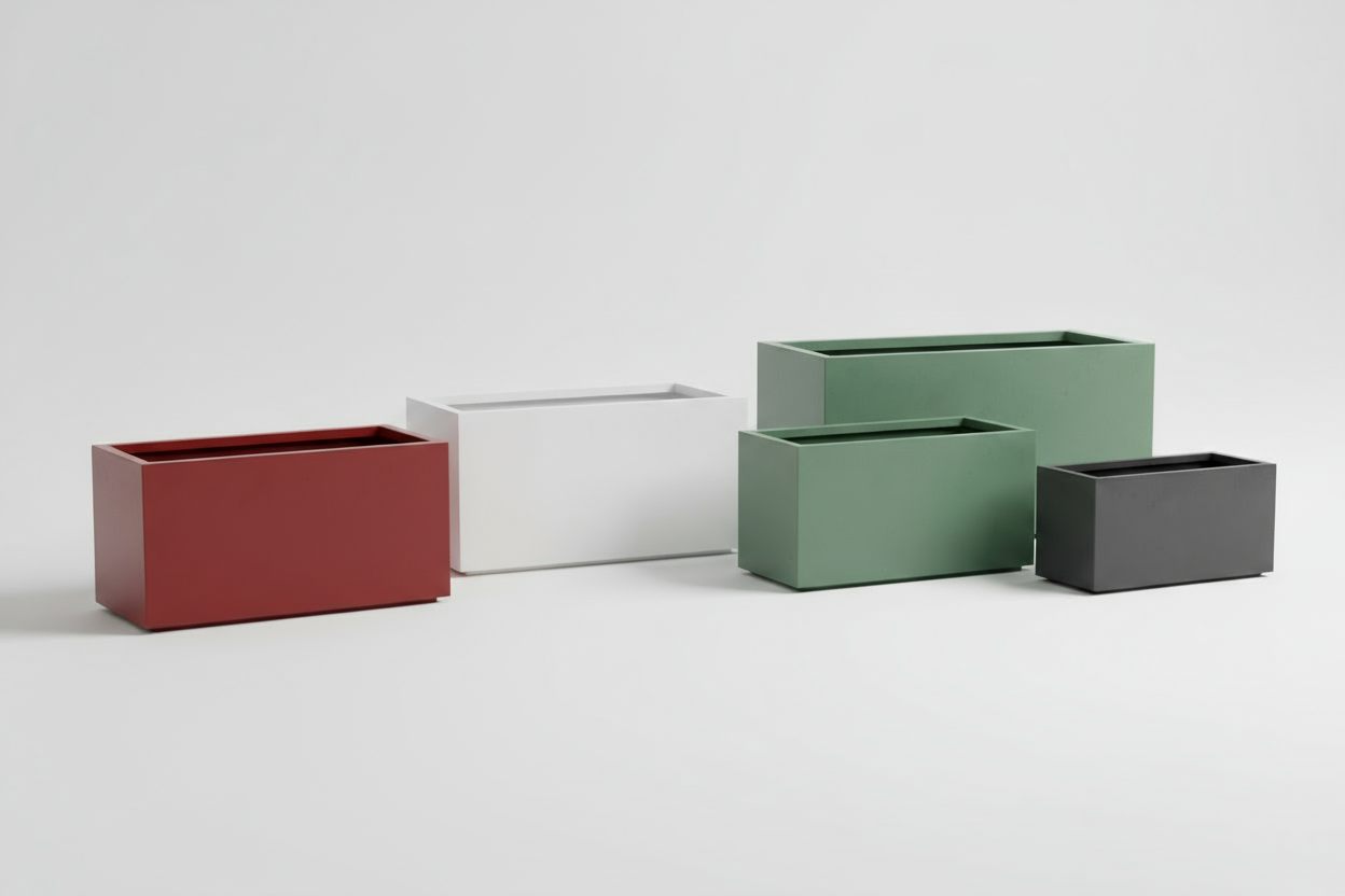  (100L 30W 30H) (100L 30W 40H) (100L 40W 50H) (75L 25W 20H) ölçülerinde  farklı boyutlarda dikdörtgen beton saksılar YAP . kırmızı BEYAZ yeşil antrasit renklerde. arka planı açık olsun