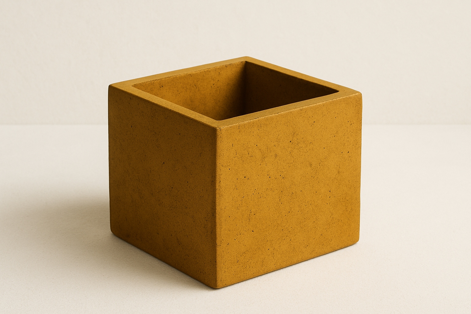 beton kare saksı koyu sarı renk olsun arka plan açık renk olsun