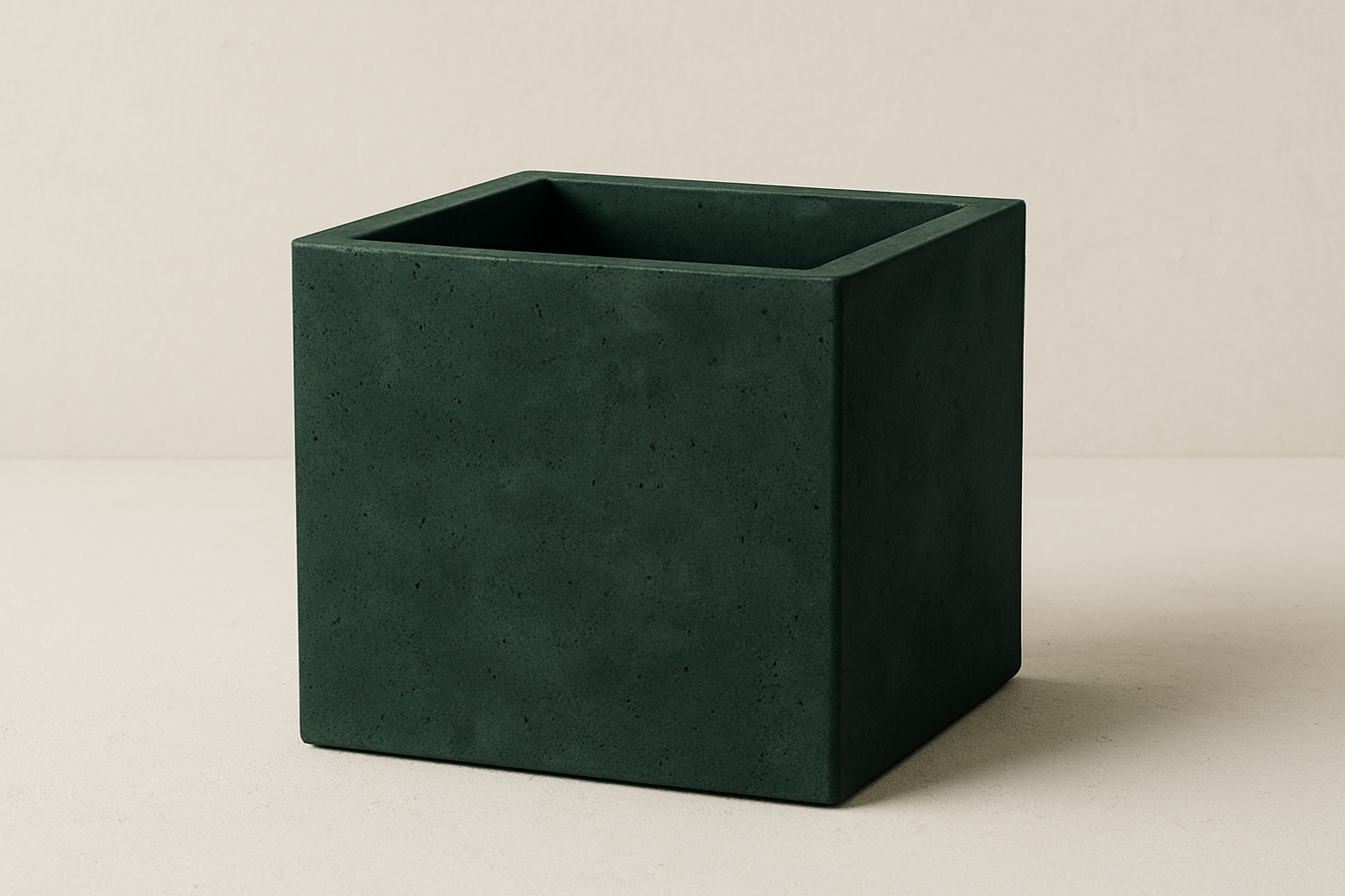 beton kare saksı koyu yeşil renk olsun arka plan açık renk olsun