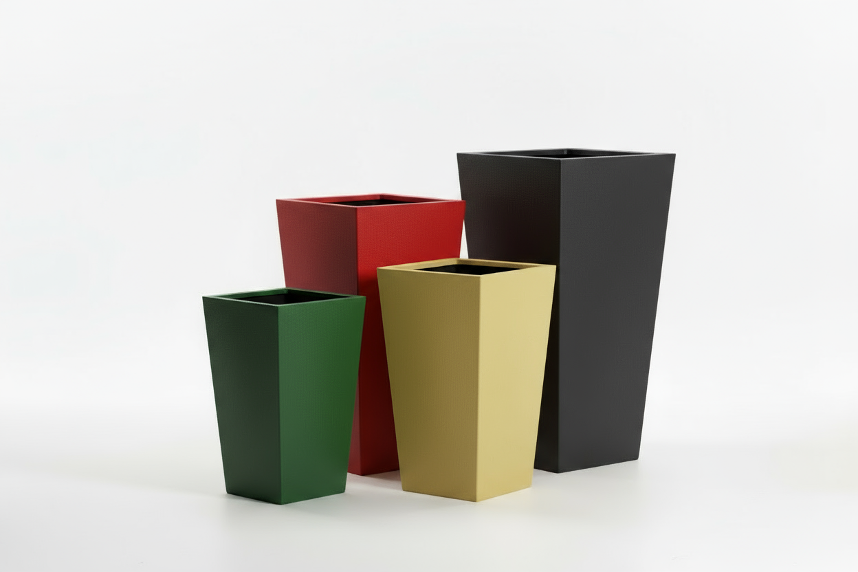 W45 H100  kare  konik beton dokulu saksı. kırmızı renk. arka planı açık olsun